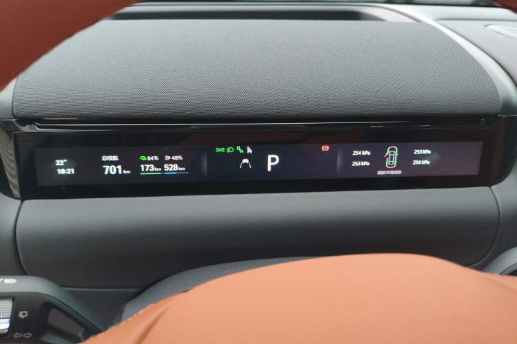 Used Geely Galaxy M9 2025 Model 210km Four-Wheel-Drive Leading Edition Instrument Cluster