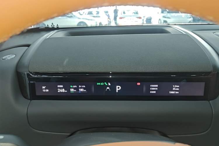 Used Geely Galaxy M9 2025 Model 210km Four-Wheel-Drive Leading Edition Instrument Cluster