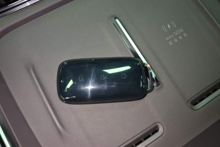 Used Geely Galaxy M9 2025 Model 210km Four-Wheel-Drive Leading Edition Interior 1