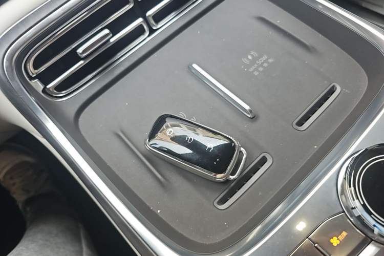 Used Geely Galaxy M9 2025 Model 210km Four-Wheel-Drive Leading Edition Interior 1