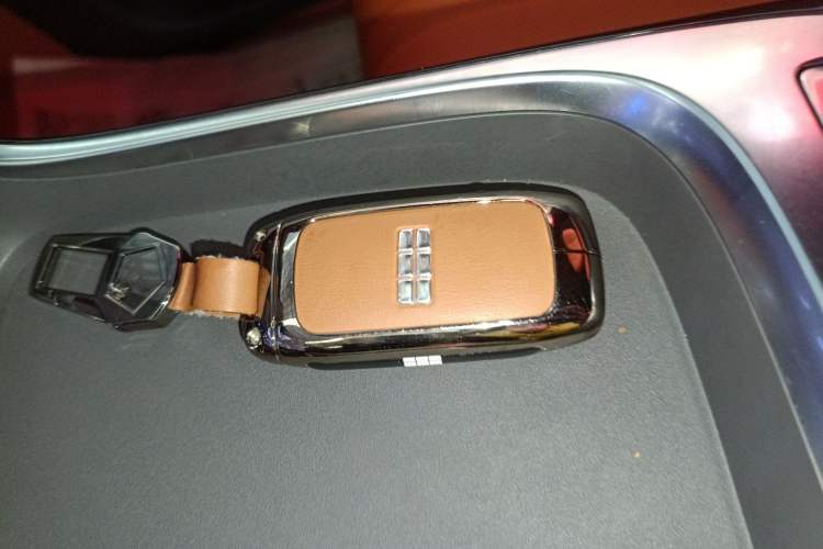 Used Geely Galaxy M9 2025 Model 100km Two-Wheel-Drive Smart Navigation Edition Interior 1