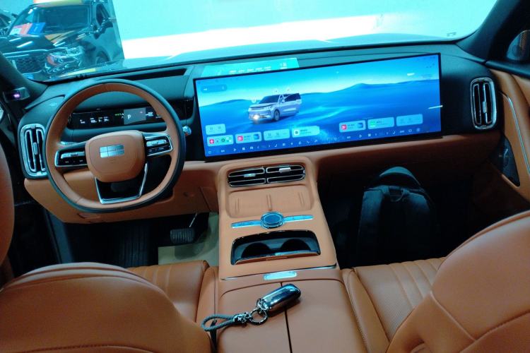 Used Geely Galaxy M9 2025 Model 210km Four-Wheel-Drive Leading Edition Interior 2