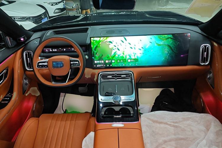 Used Geely Galaxy M9 2025 Model 210km Four-Wheel-Drive Leading Edition Interior 2