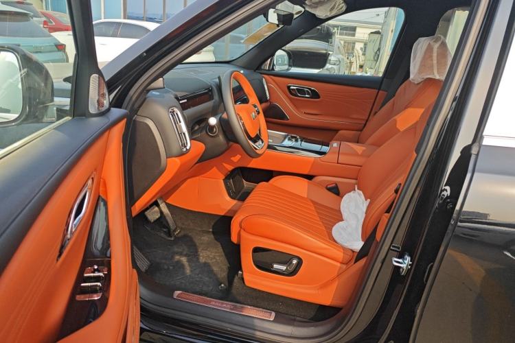Used Geely Galaxy M9 2025 Model 230km Two-Wheel-Drive Smart Navigation Edition Interior 3