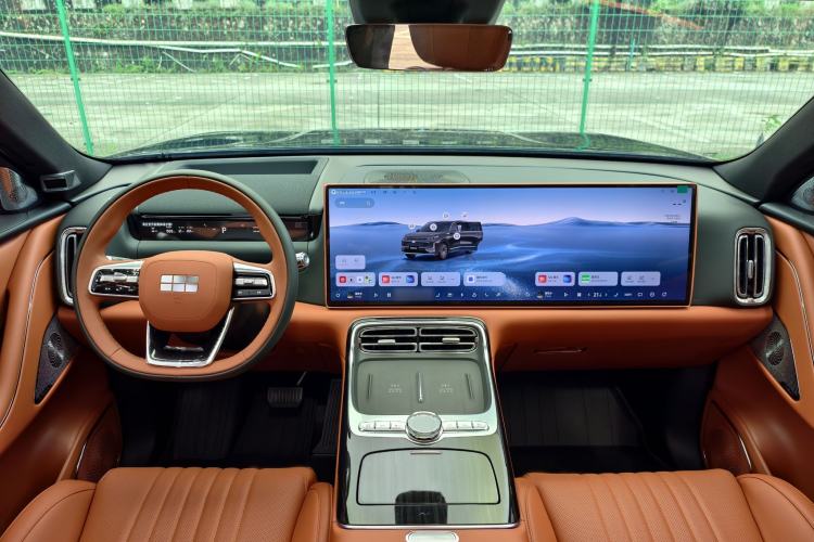 Used Geely Galaxy M9 2025 Model 210km Four-Wheel-Drive Leading Edition Interior 4
