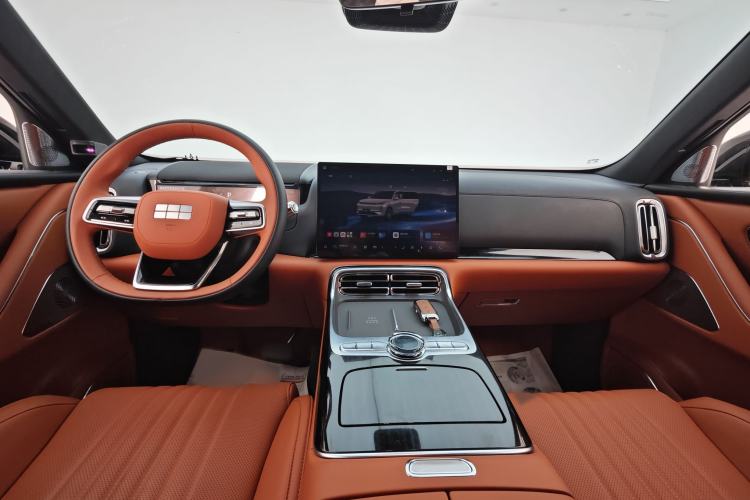 Used Geely Galaxy M9 2025 Model 100km Two-Wheel-Drive Smart Navigation Edition Interior 4