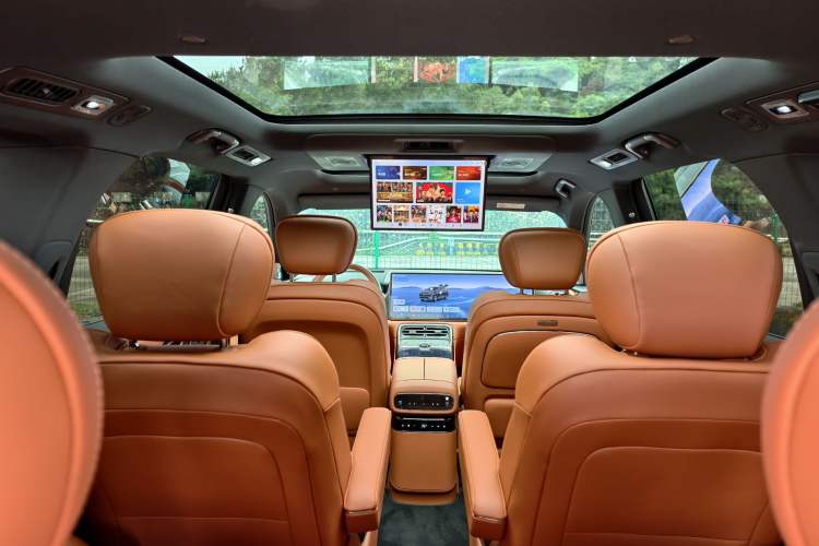 Used Geely Galaxy M9 2025 Model 210km Four-Wheel-Drive Leading Edition Interior 6