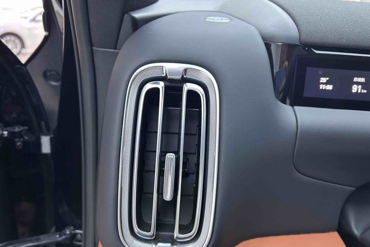 Used Geely Galaxy M9 2025 Model 210km Four-Wheel-Drive Leading Edition Interior 7
