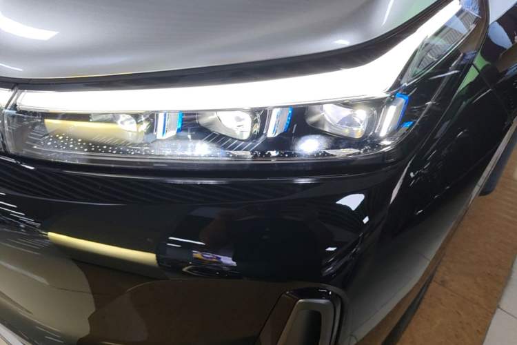 Used Geely Galaxy M9 2025 Model 210km Four-Wheel-Drive Leading Edition Left Front Headlight