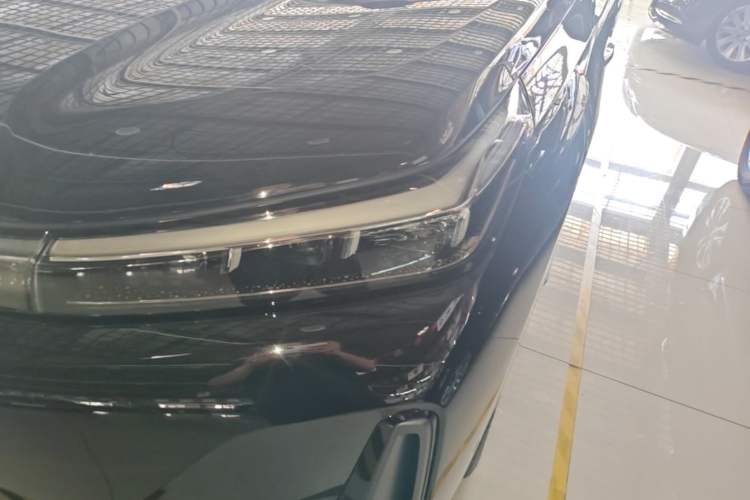 Used Geely Galaxy M9 2025 Model 210km Four-Wheel-Drive Leading Edition Left Front Headlight