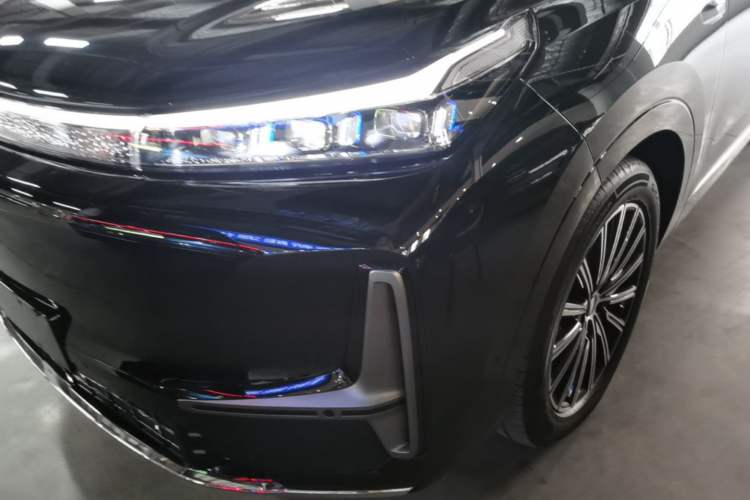 Used Geely Galaxy M9 2025 Model 210km Four-Wheel-Drive Leading Edition Left Front Headlight