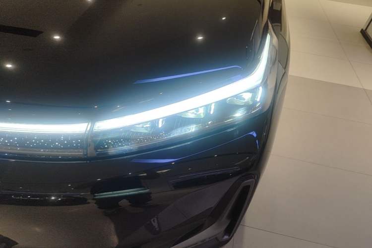 Used Geely Galaxy M9 2025 Model 210km Four-Wheel-Drive Leading Edition Left Front Headlight