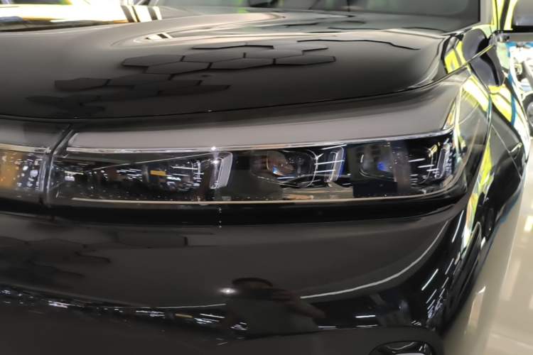 Used Geely Galaxy M9 2025 Model 230km Two-Wheel-Drive Exploration Edition Left Front Headlight