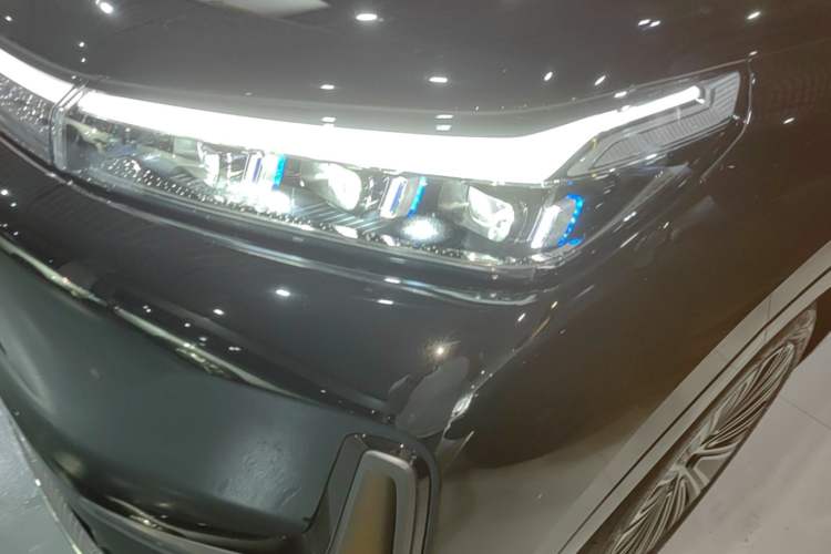 Used Geely Galaxy M9 2025 Model 210km Four-Wheel-Drive Leading Edition Left Front Headlight