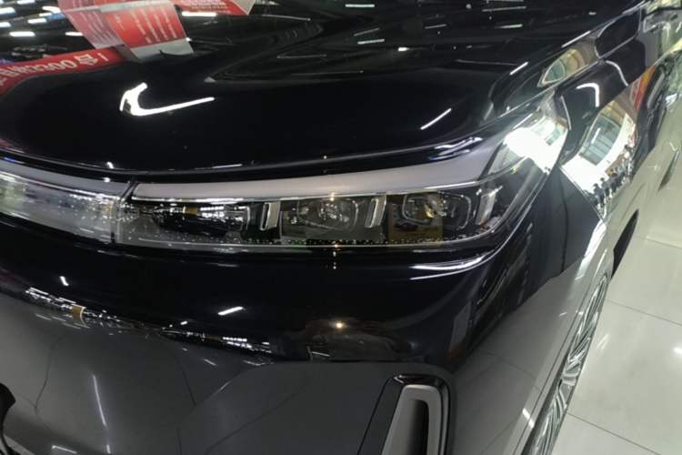 Used Geely Galaxy M9 2025 Model 210km Four-Wheel-Drive Leading Edition Left Front Headlight