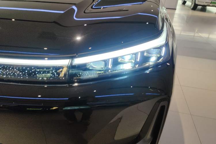 Used Geely Galaxy M9 2025 Model 210km Four-Wheel-Drive Leading Edition Left Front Headlight