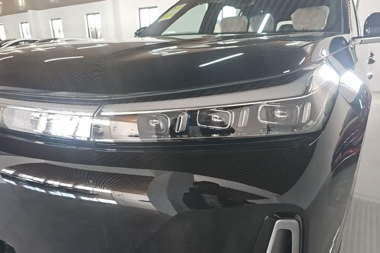 Used Geely Galaxy M9 2025 Model 100km Two-Wheel-Drive Smart Navigation Edition Left Front Headlight