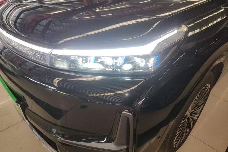 Used Geely Galaxy M9 2025 Model 210km Four-Wheel-Drive Leading Edition Left Front Headlight