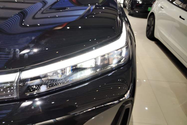 Used Geely Galaxy M9 2025 Model 230km Two-Wheel-Drive Exploration Edition Left Front Headlight