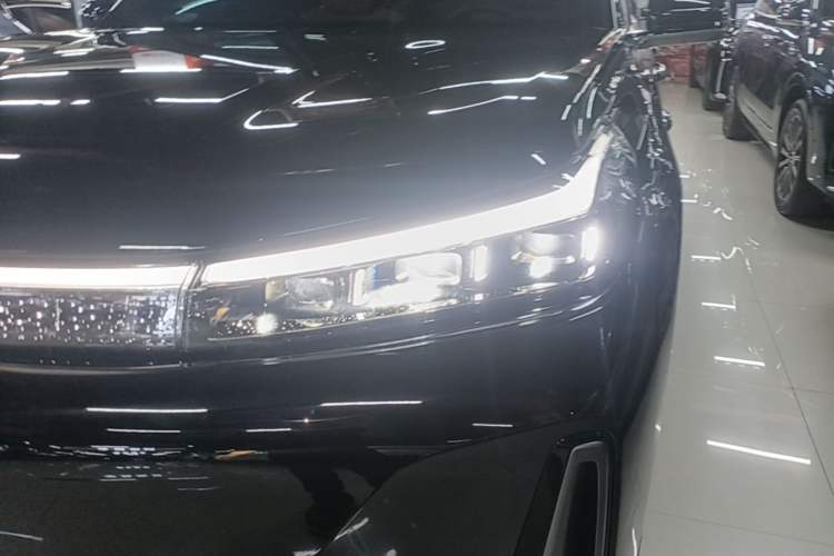Used Geely Galaxy M9 2025 Model 230km Two-Wheel-Drive Exploration Edition Left Front Headlight