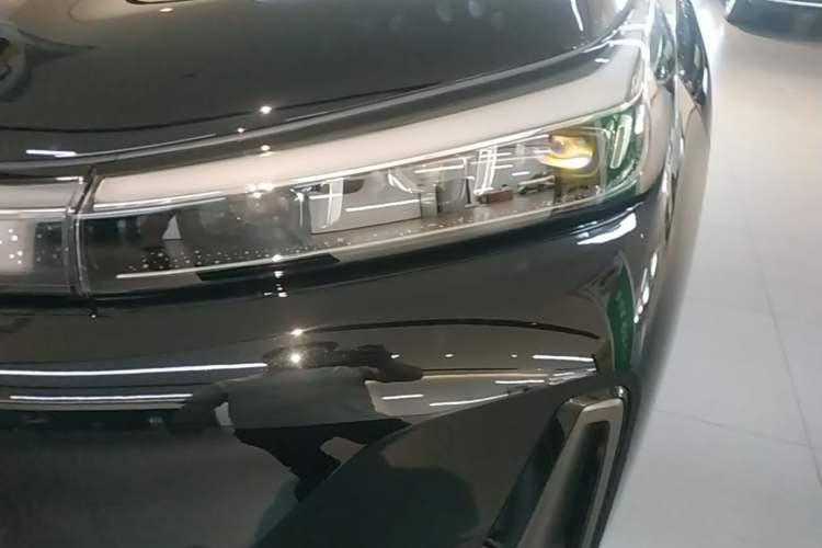 Used Geely Galaxy M9 2025 Model 210km Four-Wheel-Drive Leading Edition Left Front Headlight