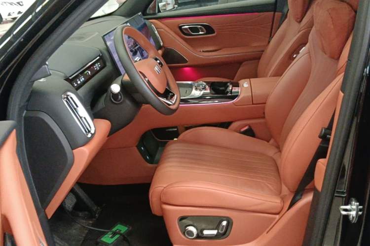 Used Geely Galaxy M9 2025 Model 210km Four-Wheel-Drive Leading Edition Left Front Seat
