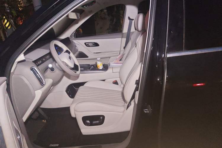 Used Geely Galaxy M9 2025 Model 230km Two-Wheel-Drive Long-Distance Edition Left Front Seat