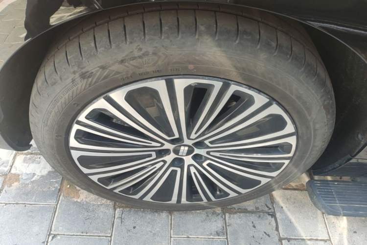 Used Geely Galaxy M9 2025 Model 210km Four-Wheel-Drive Leading Edition Left Front Wheel Hub