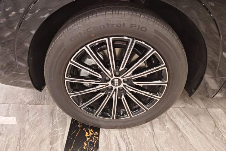 Used Geely Galaxy M9 2025 Model 210km Four-Wheel-Drive Leading Edition Left Front Wheel Hub