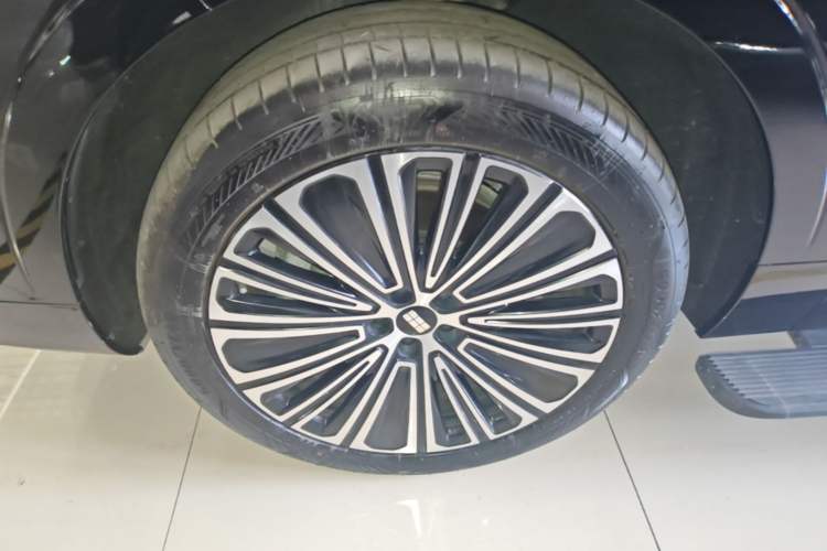 Used Geely Galaxy M9 2025 Model 210km Four-Wheel-Drive Leading Edition Left Front Wheel Hub