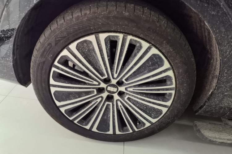 Used Geely Galaxy M9 2025 Model 210km Four-Wheel-Drive Leading Edition Left Front Wheel Hub