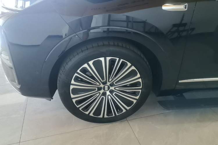 Used Geely Galaxy M9 2025 Model 210km Four-Wheel-Drive Leading Edition Left Front Wheel Hub
