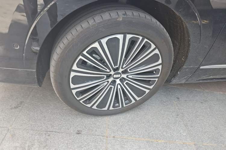 Used Geely Galaxy M9 2025 Model 210km Four-Wheel-Drive Leading Edition Left Front Wheel Hub