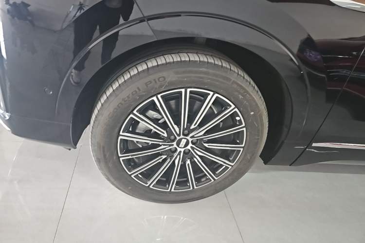 Used Geely Galaxy M9 2025 Model 100km Two-Wheel-Drive Smart Navigation Edition Left Front Wheel Hub