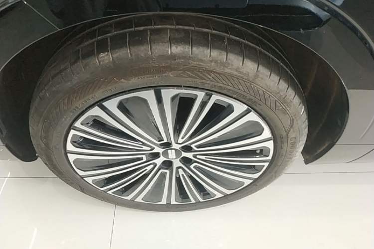 Used Geely Galaxy M9 2025 Model 210km Four-Wheel-Drive Leading Edition Left Front Wheel Hub