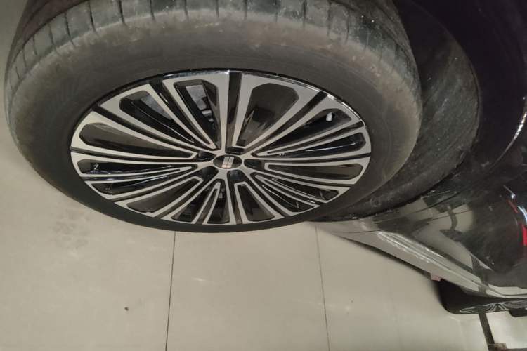 Used Geely Galaxy M9 2025 Model 210km Four-Wheel-Drive Leading Edition Left Front Wheel Hub