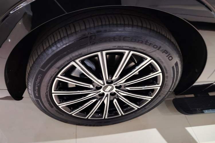 Used Geely Galaxy M9 2025 Model 230km Two-Wheel-Drive Exploration Edition Left Front Wheel Hub