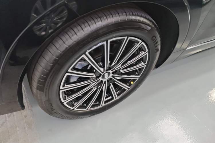 Used Geely Galaxy M9 2025 Model 210km Four-Wheel-Drive Leading Edition Left Front Wheel Hub