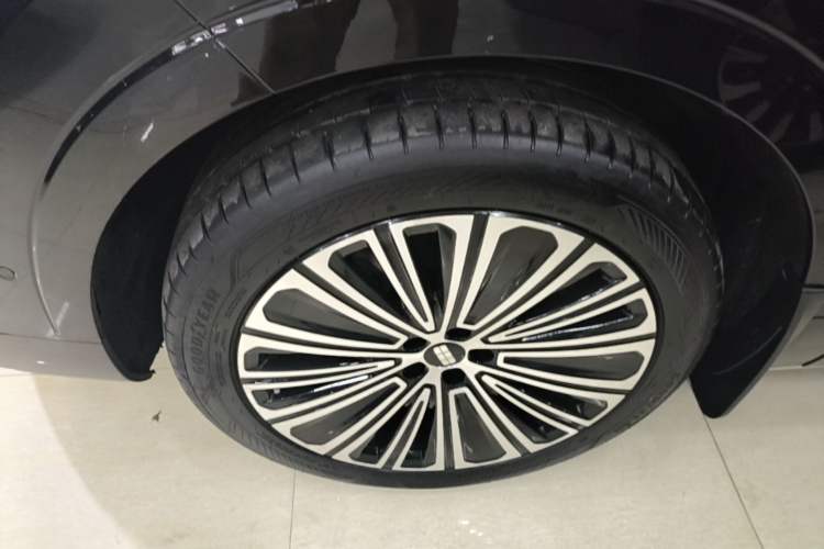 Used Geely Galaxy M9 2025 Model 210km Four-Wheel-Drive Leading Edition Left Front Wheel Hub