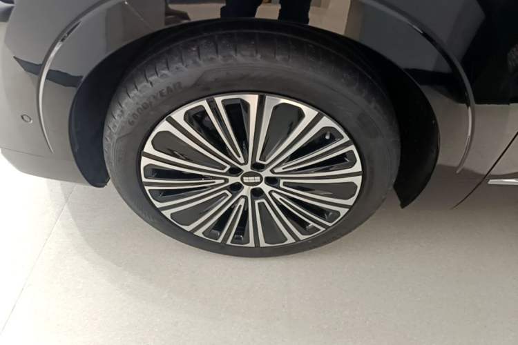 Used Geely Galaxy M9 2025 Model 210km Four-Wheel-Drive Leading Edition Left Front Wheel Hub