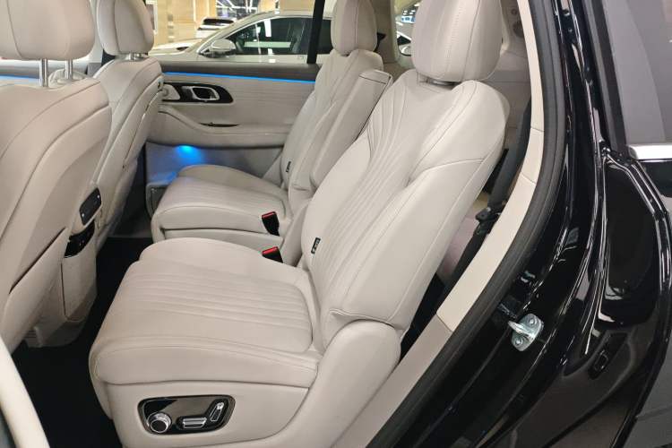 Used Geely Galaxy M9 2025 Model 230km Two-Wheel-Drive Exploration Edition Left Rear Seat