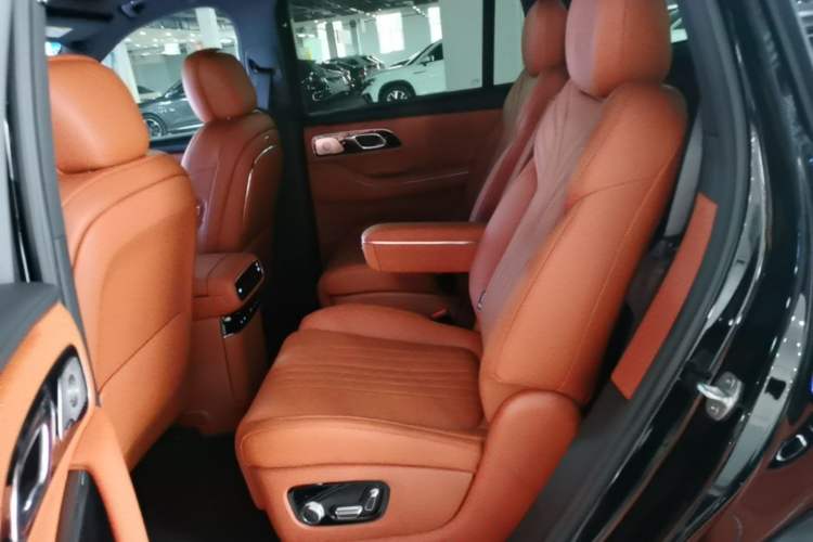 Used Geely Galaxy M9 2025 Model 210km Four-Wheel-Drive Leading Edition Left Rear Seat