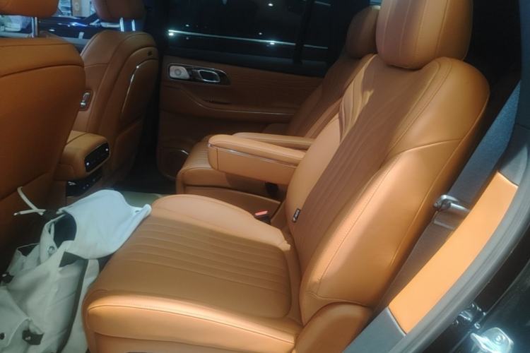 Used Geely Galaxy M9 2025 Model 210km Four-Wheel-Drive Leading Edition Left Rear Seat