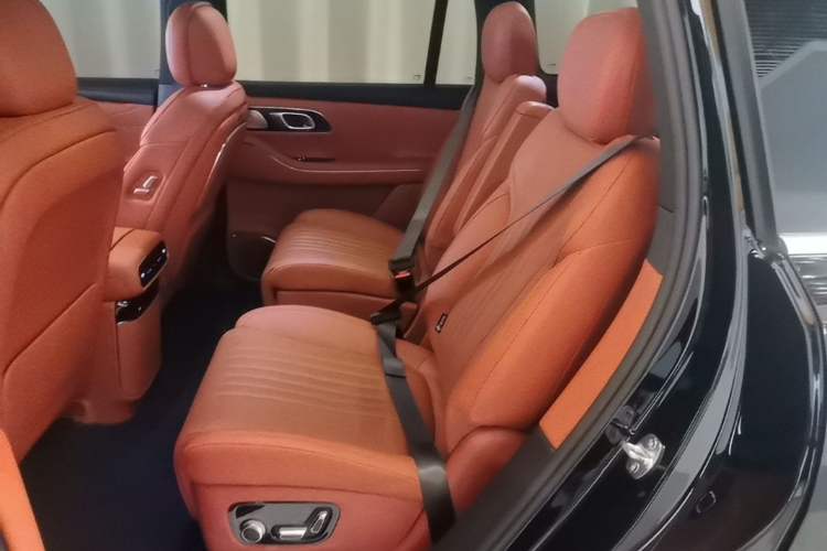 Used Geely Galaxy M9 2025 Model 210km Four-Wheel-Drive Leading Edition Left Rear Seat