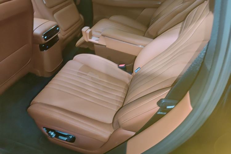 Used Geely Galaxy M9 2025 Model 210km Four-Wheel-Drive Leading Edition Left Rear Seat
