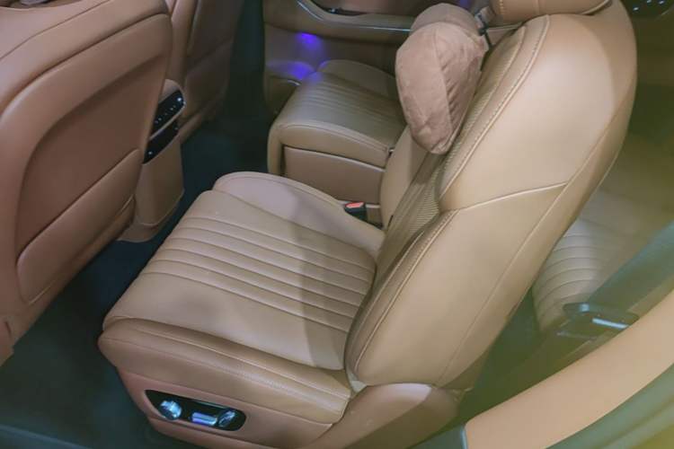 Used Geely Galaxy M9 2025 Model 210km Four-Wheel-Drive Leading Edition Left Rear Seat
