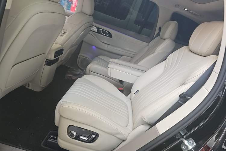 Used Geely Galaxy M9 2025 Model 210km Four-Wheel-Drive Leading Edition Left Rear Seat