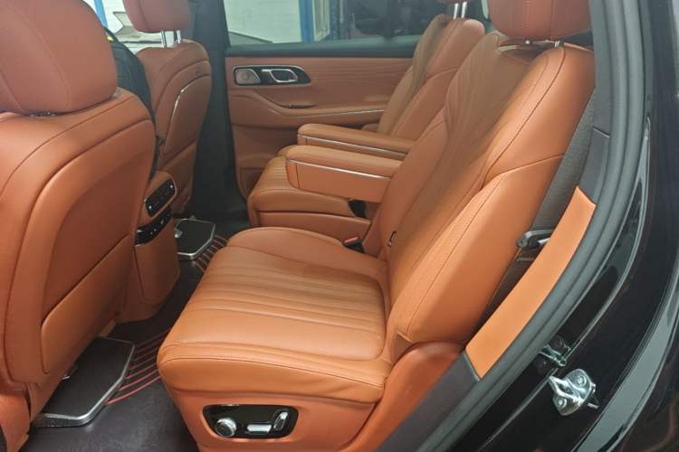 Used Geely Galaxy M9 2025 Model 210km Four-Wheel-Drive Leading Edition Left Rear Seat