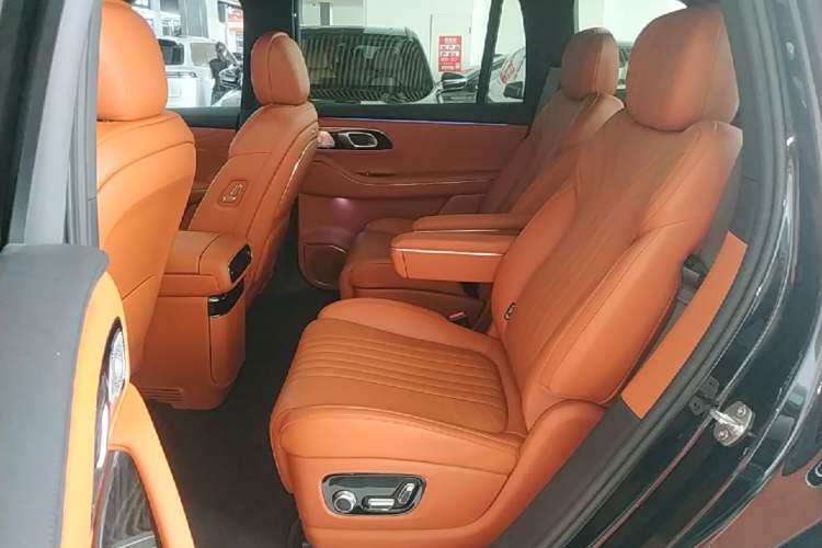 Used Geely Galaxy M9 2025 Model 210km Four-Wheel-Drive Leading Edition Left Rear Seat