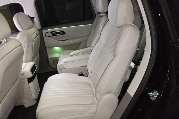 Used Geely Galaxy M9 2025 Model 210km Four-Wheel-Drive Leading Edition Left Rear Seat
